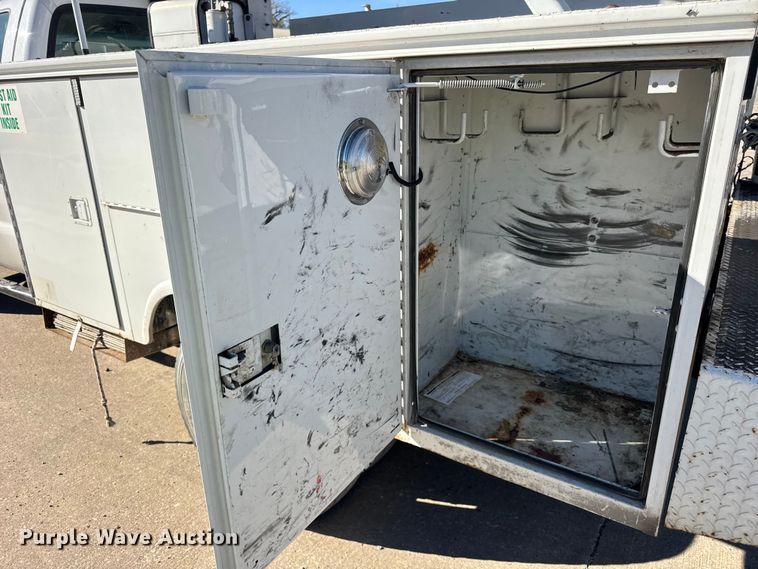 image for item EF2285 2002 Ford F550 bucket truck