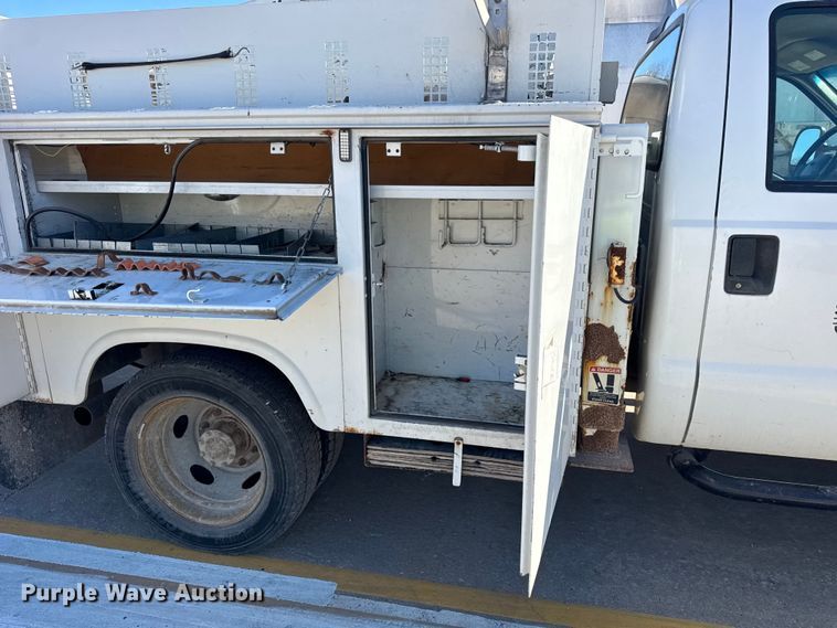 image for item EF2285 2002 Ford F550 bucket truck