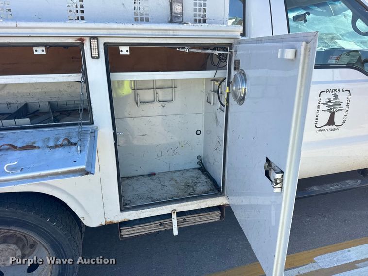 image for item EF2285 2002 Ford F550 bucket truck