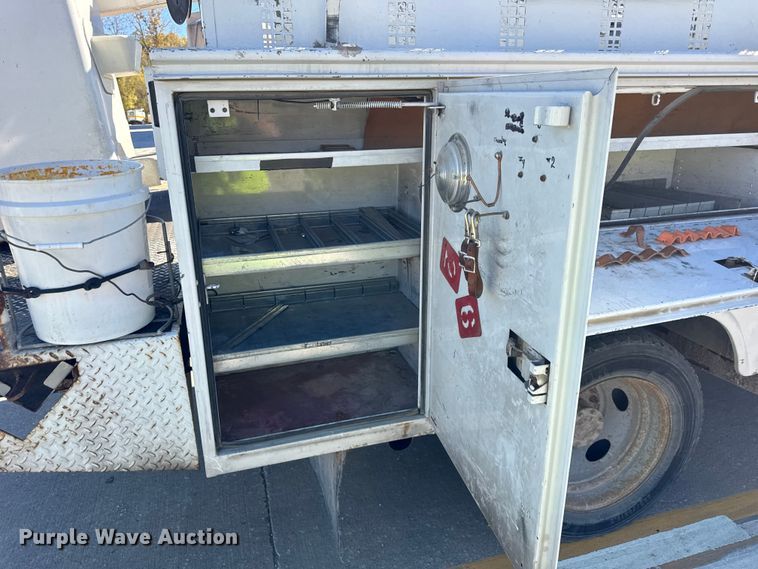 image for item EF2285 2002 Ford F550 bucket truck