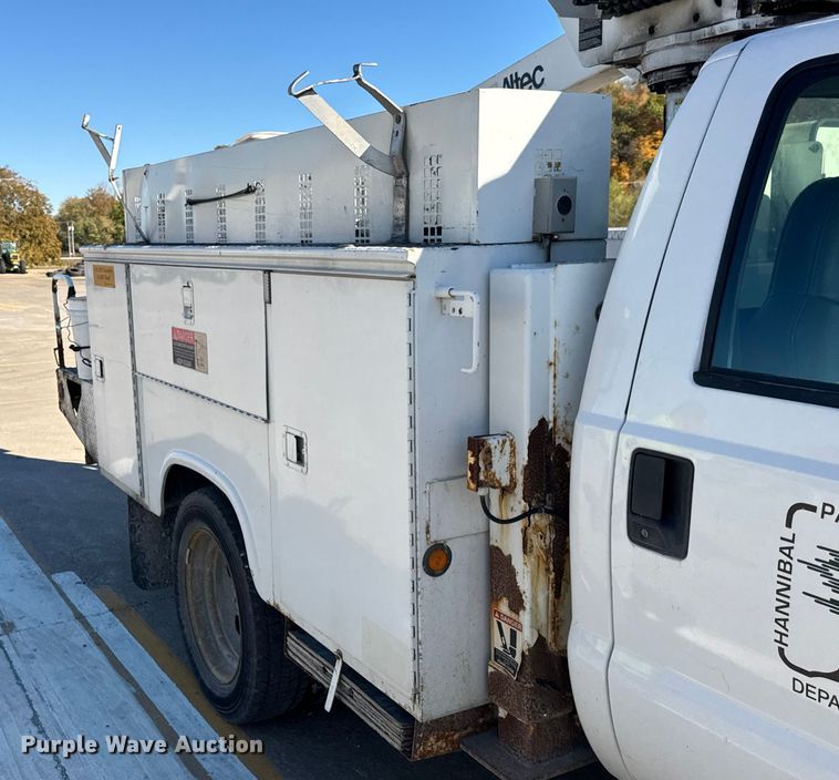 image for item EF2285 2002 Ford F550 bucket truck