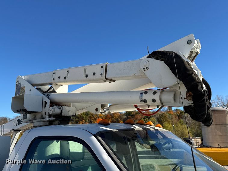 image for item EF2285 2002 Ford F550 bucket truck