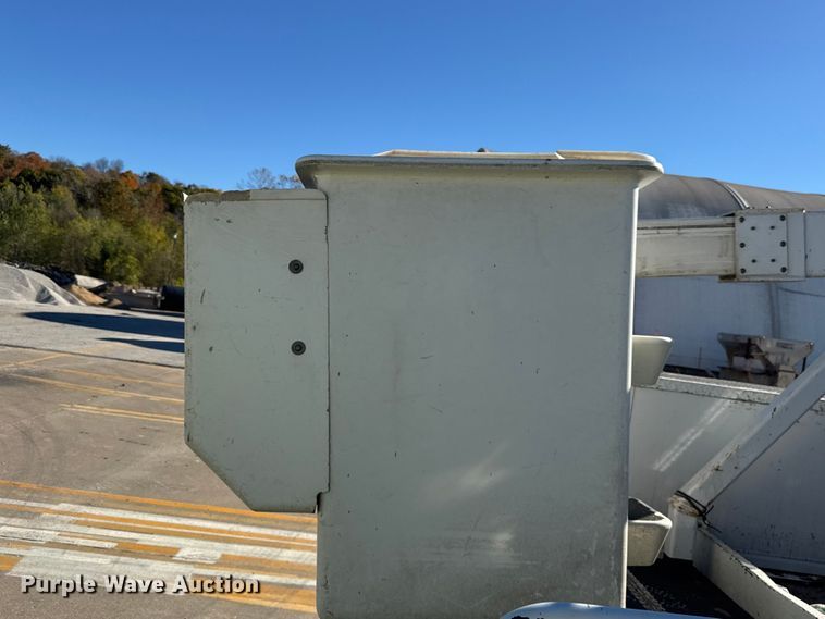 image for item EF2285 2002 Ford F550 bucket truck