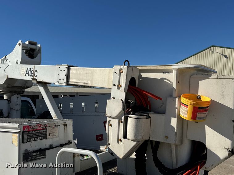 image for item EF2285 2002 Ford F550 bucket truck