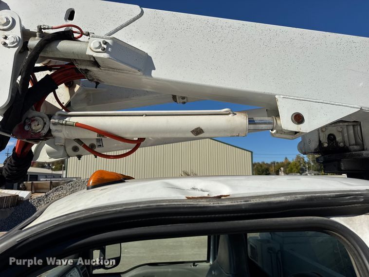 image for item EF2285 2002 Ford F550 bucket truck