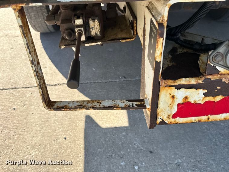 image for item EF2285 2002 Ford F550 bucket truck