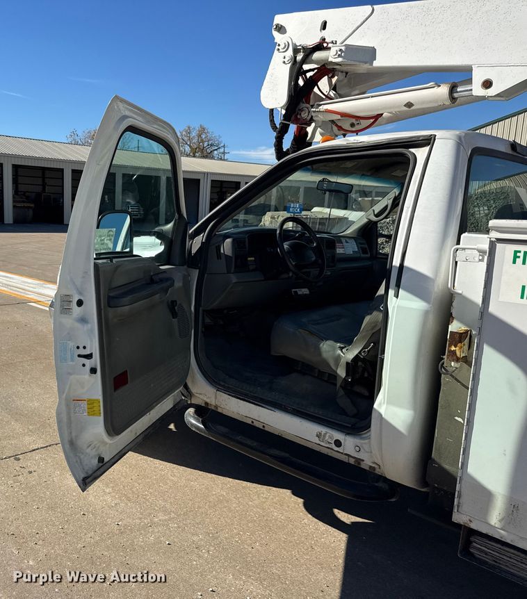 image for item EF2285 2002 Ford F550 bucket truck