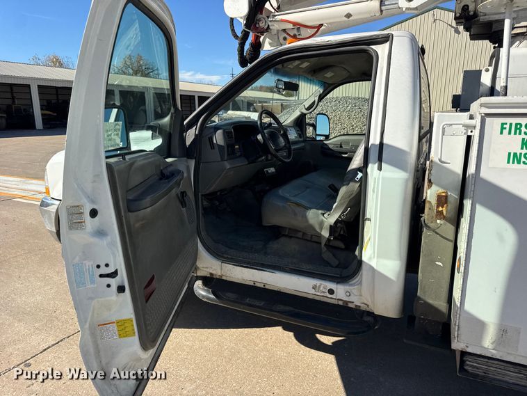 image for item EF2285 2002 Ford F550 bucket truck