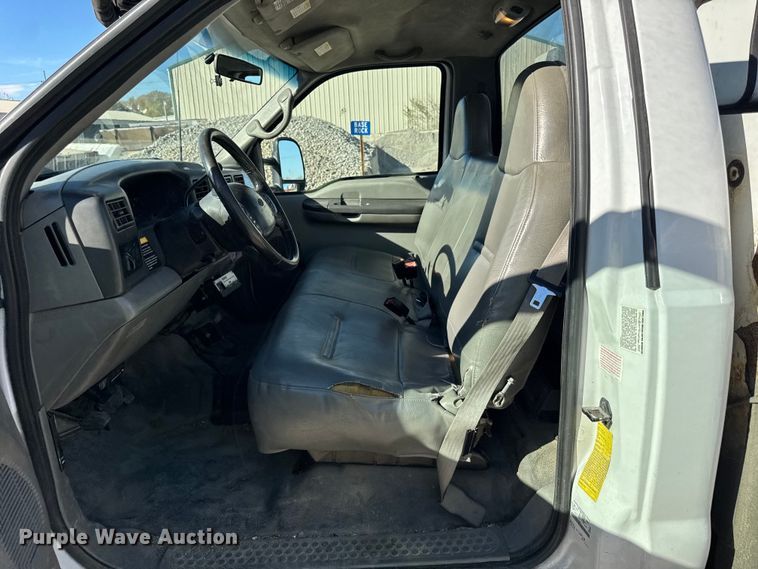 image for item EF2285 2002 Ford F550 bucket truck