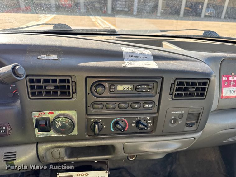 image for item EF2285 2002 Ford F550 bucket truck