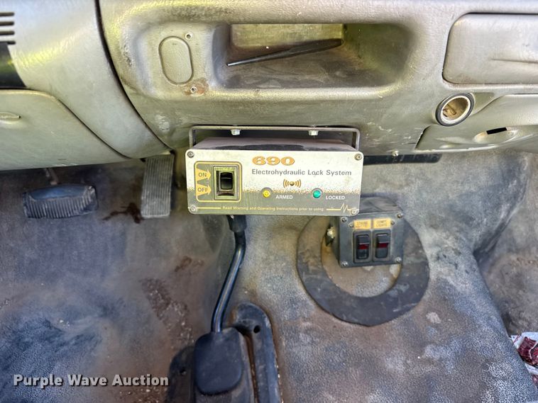 image for item EF2285 2002 Ford F550 bucket truck