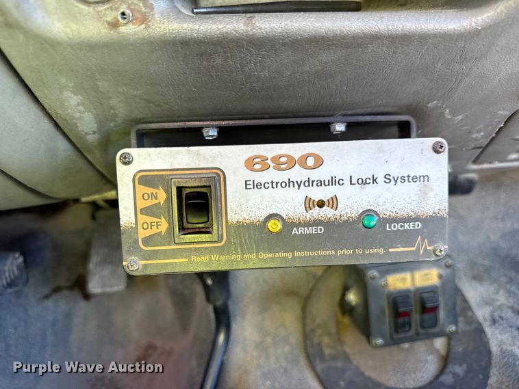 image for item EF2285 2002 Ford F550 bucket truck