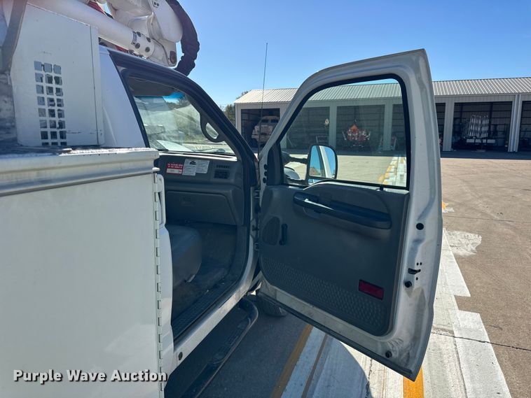 image for item EF2285 2002 Ford F550 bucket truck
