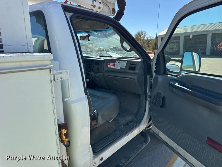 image for item EF2285 2002 Ford F550 bucket truck