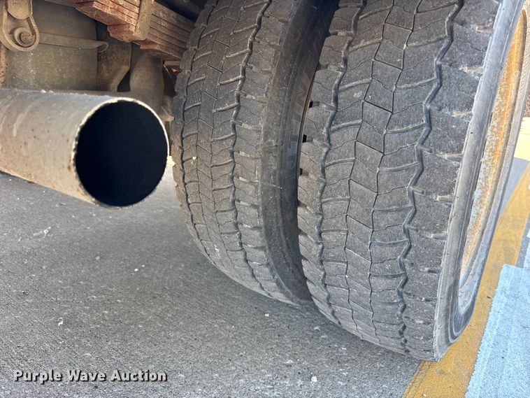 image for item EF2285 2002 Ford F550 bucket truck