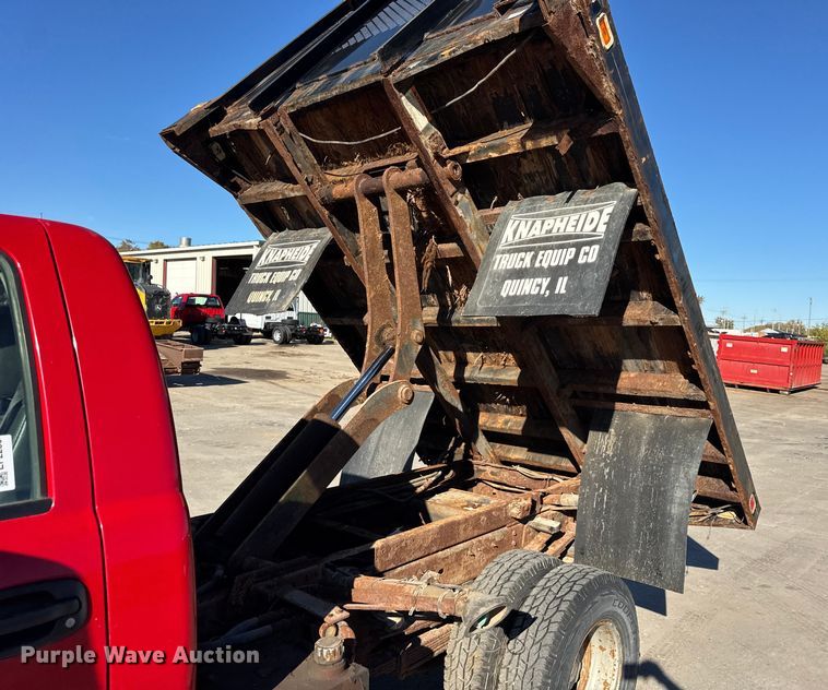 image for item EF2286 2007 Chevrolet Silverado 3500 dump flatbed pickup truck