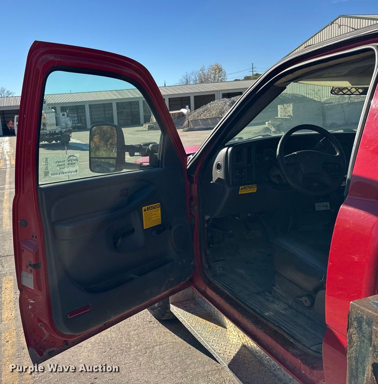 image for item EF2286 2007 Chevrolet Silverado 3500 dump flatbed pickup truck