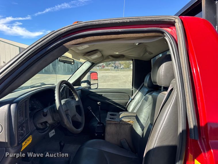 image for item EF2286 2007 Chevrolet Silverado 3500 dump flatbed pickup truck