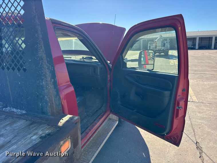 image for item EF2286 2007 Chevrolet Silverado 3500 dump flatbed pickup truck