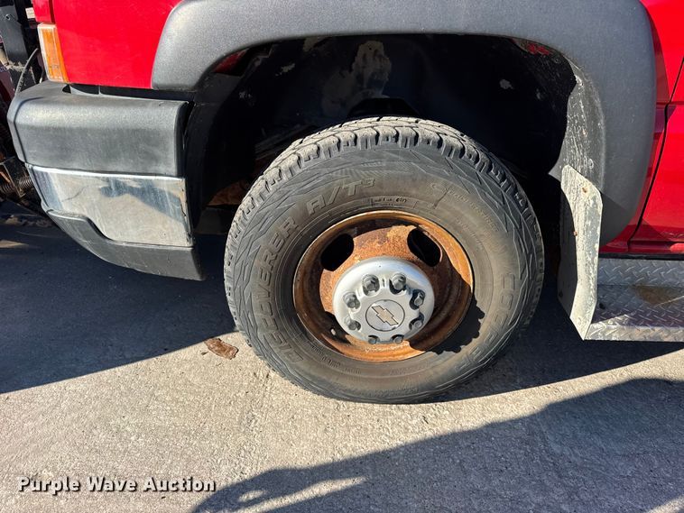 image for item EF2286 2007 Chevrolet Silverado 3500 dump flatbed pickup truck