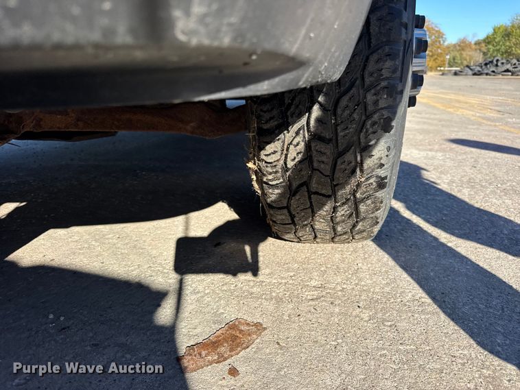 image for item EF2286 2007 Chevrolet Silverado 3500 dump flatbed pickup truck