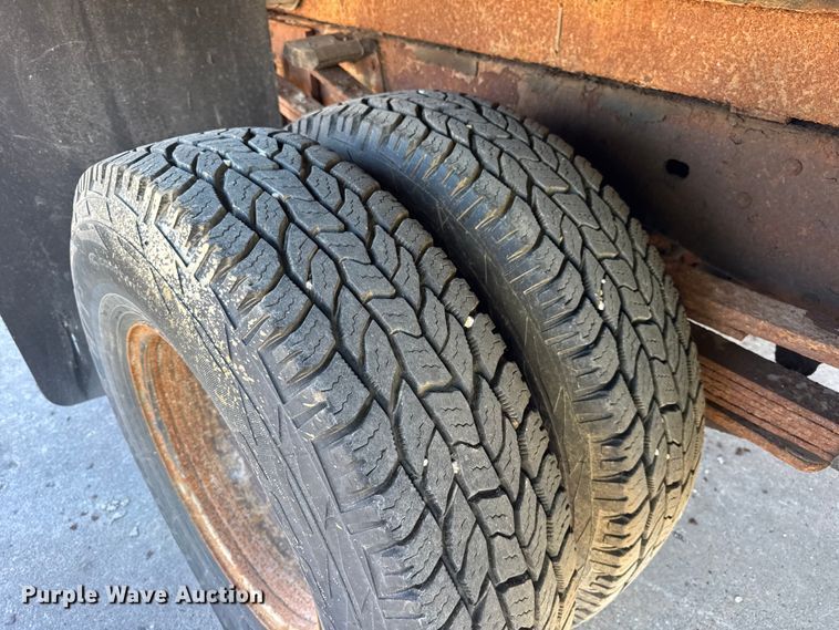 image for item EF2286 2007 Chevrolet Silverado 3500 dump flatbed pickup truck