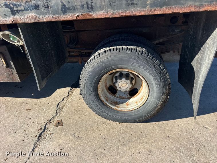 image for item EF2286 2007 Chevrolet Silverado 3500 dump flatbed pickup truck