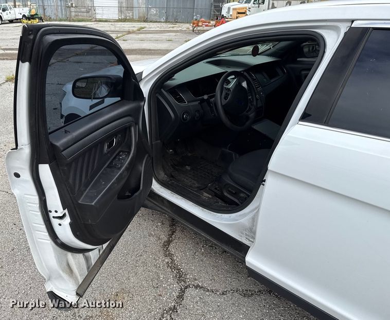 image for item EG8644 2017 Ford Taurus Police 