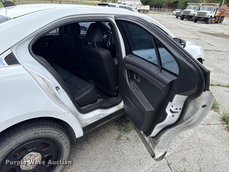 image for item EG8644 2017 Ford Taurus Police 