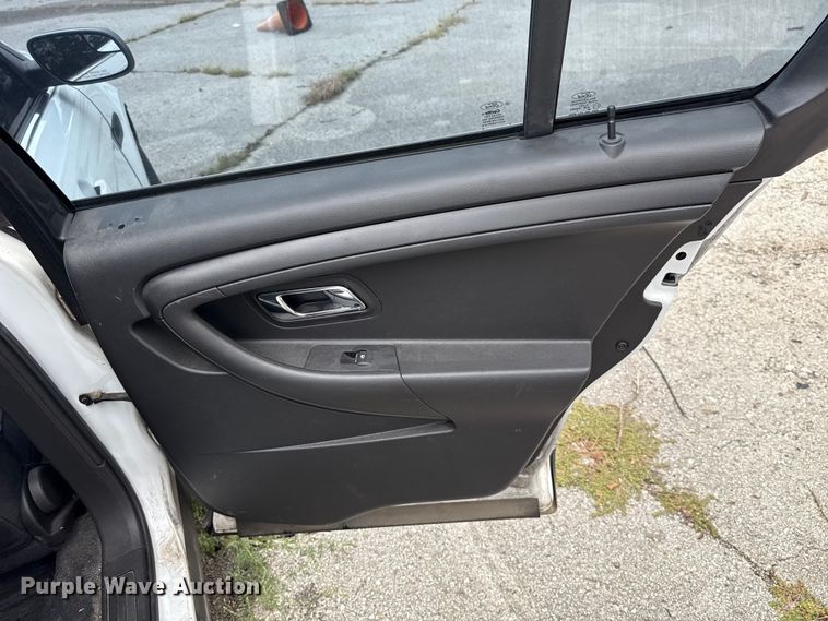 image for item EG8644 2017 Ford Taurus Police 