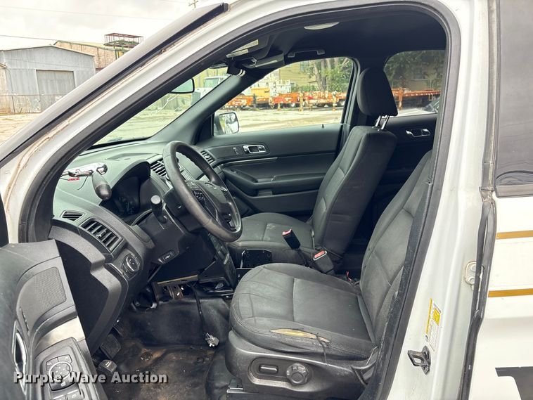 image for item EG8646 2017 Ford Explorer Police SUV