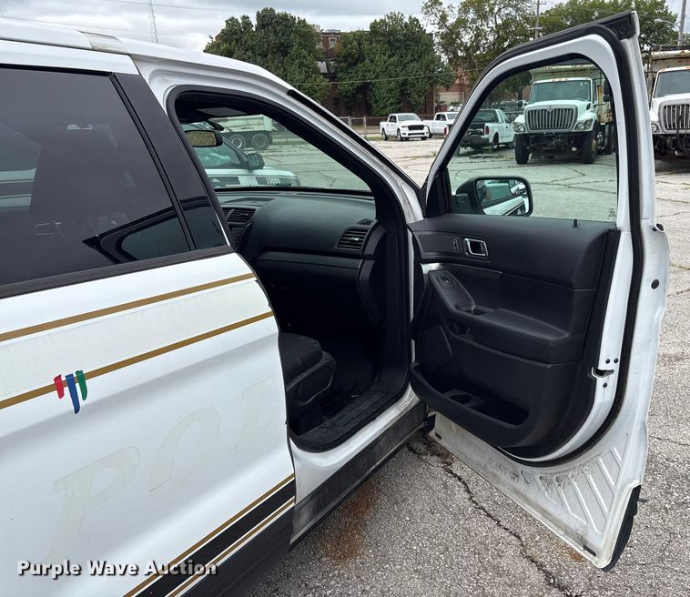 image for item EG8646 2017 Ford Explorer Police SUV