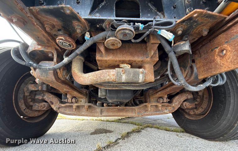 image for item EG8693 2009 International 7400 dump truck