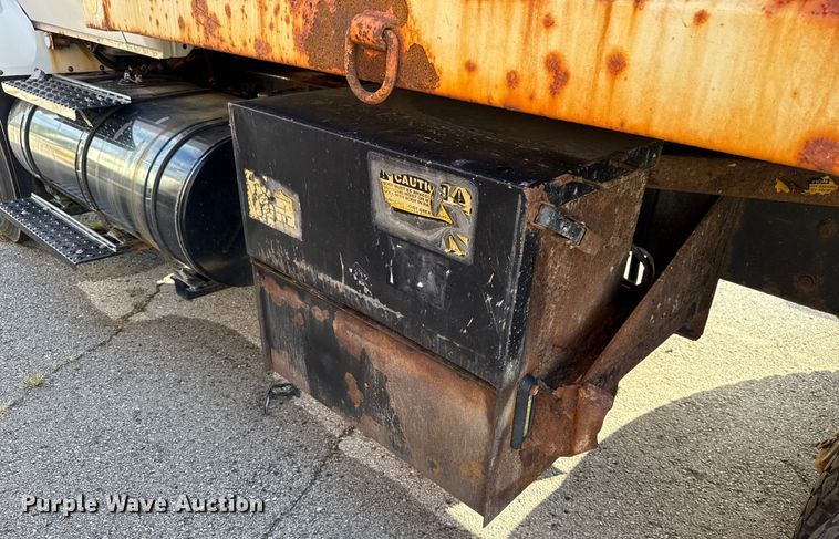 image for item EG8693 2009 International 7400 dump truck