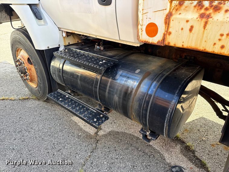 image for item EG8693 2009 International 7400 dump truck