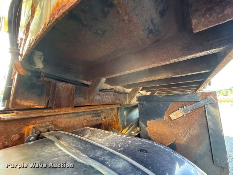 image for item EG8693 2009 International 7400 dump truck