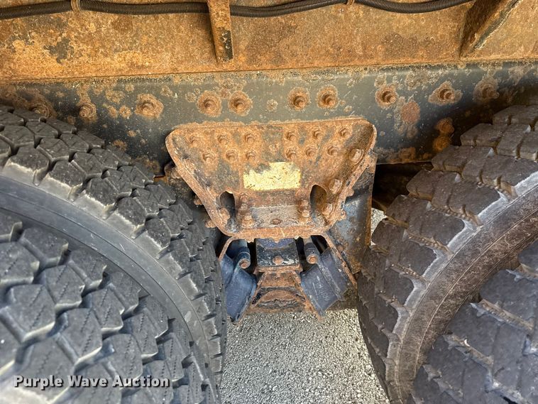 image for item EG8693 2009 International 7400 dump truck