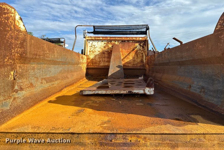 image for item EG8693 2009 International 7400 dump truck