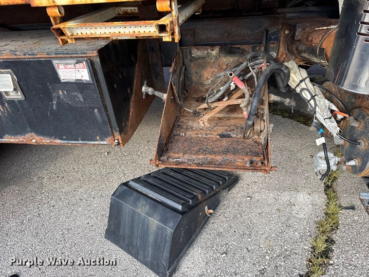 image for item EG8693 2009 International 7400 dump truck