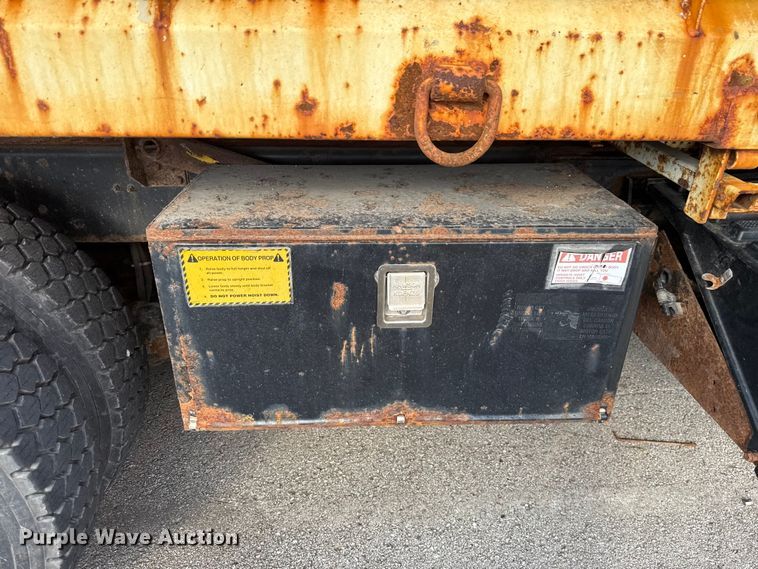 image for item EG8693 2009 International 7400 dump truck