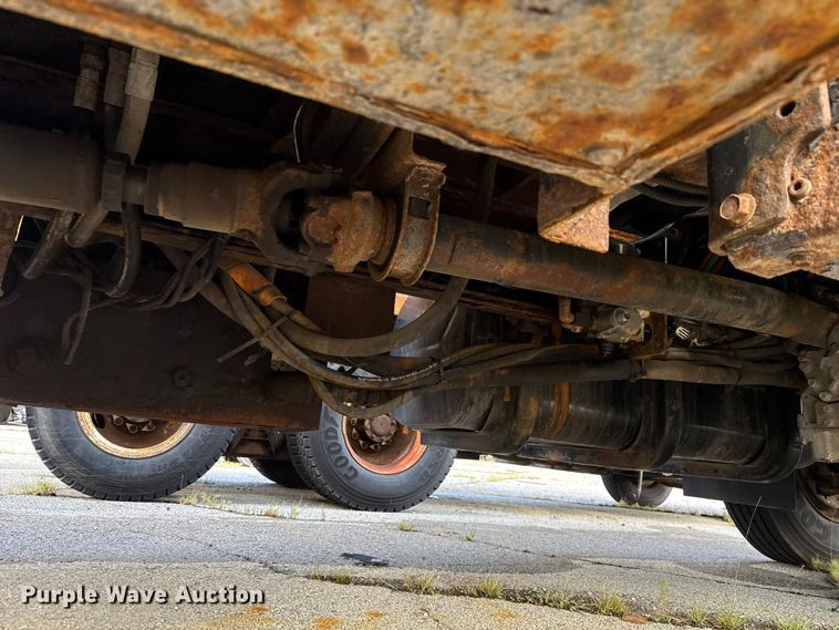 image for item EG8693 2009 International 7400 dump truck