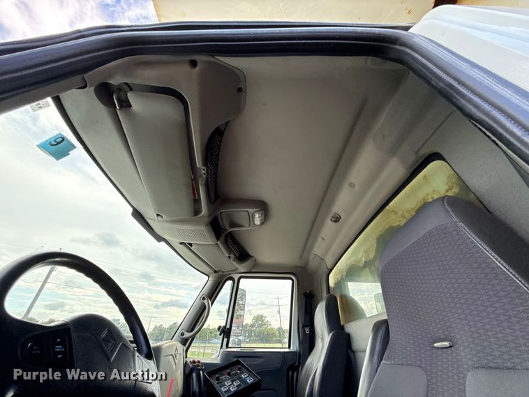 image for item EG8693 2009 International 7400 dump truck