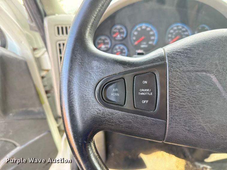 image for item EG8693 2009 International 7400 dump truck