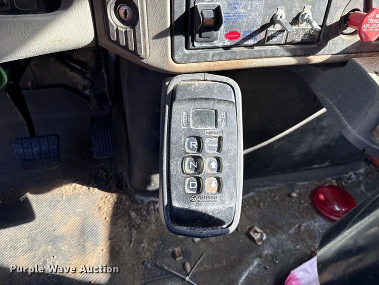 image for item EG8693 2009 International 7400 dump truck