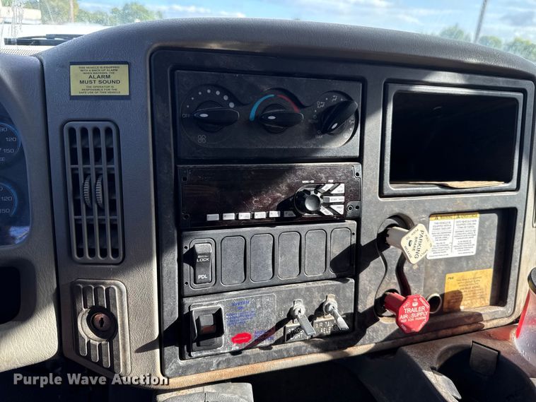 image for item EG8693 2009 International 7400 dump truck