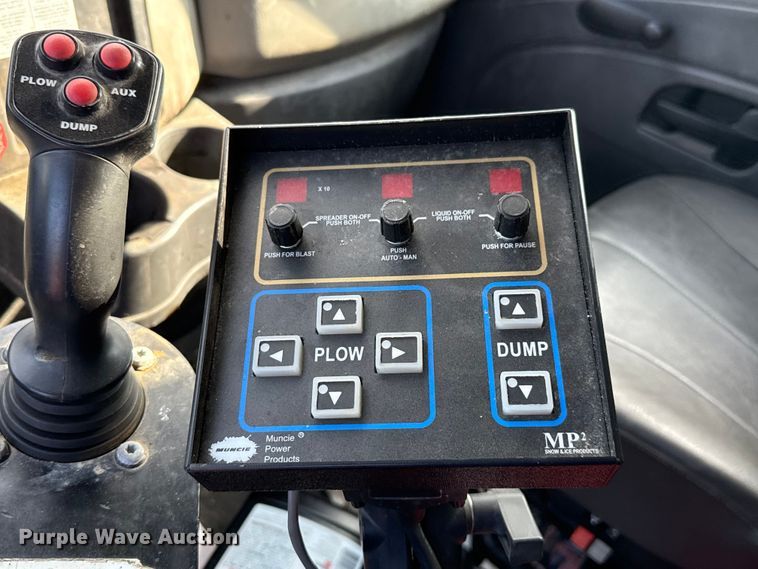 image for item EG8693 2009 International 7400 dump truck