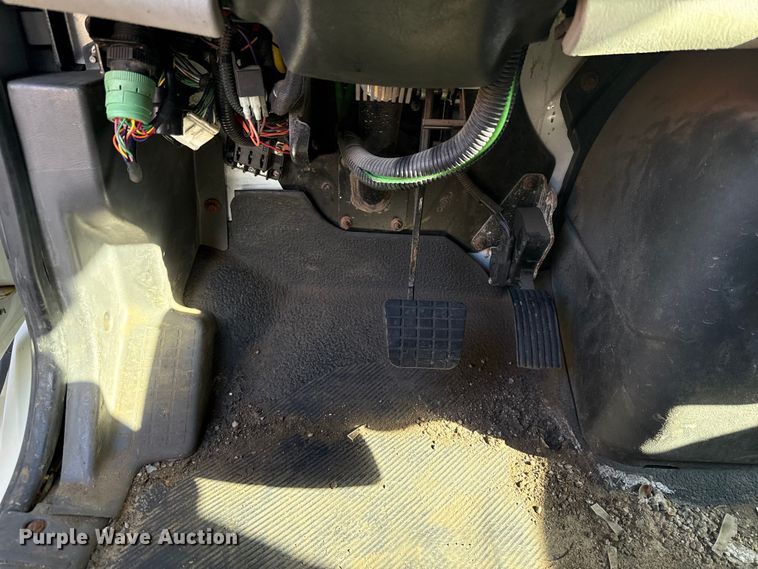 image for item EG8693 2009 International 7400 dump truck