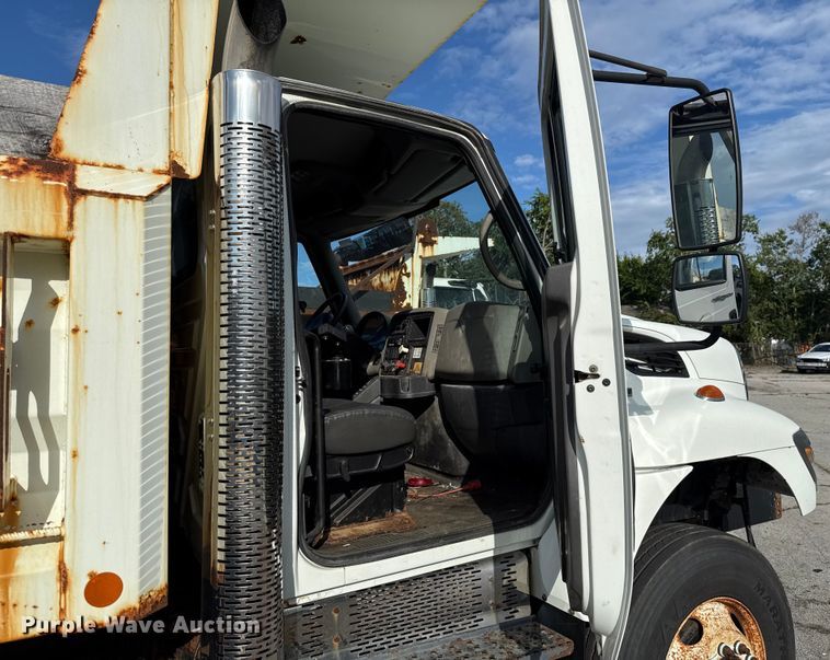 image for item EG8693 2009 International 7400 dump truck