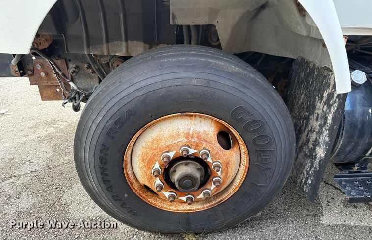 image for item EG8693 2009 International 7400 dump truck