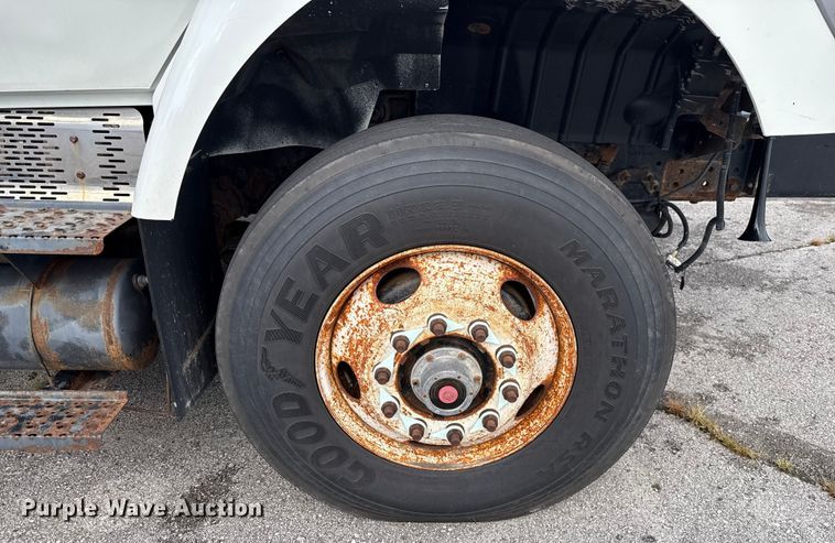 image for item EG8693 2009 International 7400 dump truck